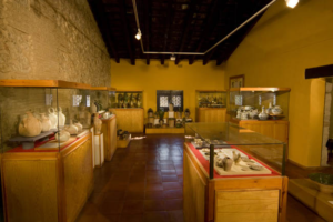 piezas de ceramica, botijos, platos...